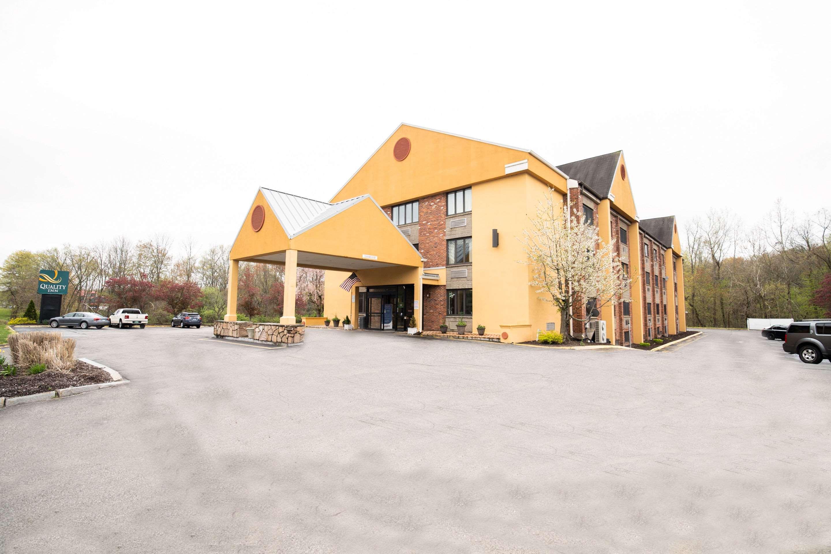 Quality Inn Cromwell - Middletown Exteriör bild
